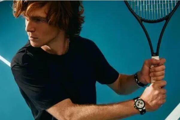 他以出色的 他以出色的